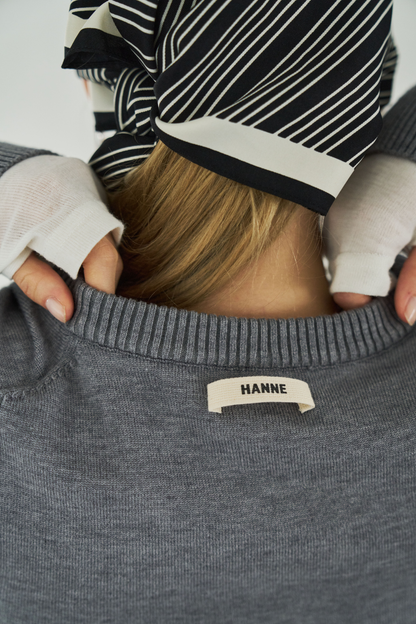 Power shoulder v-neck knit