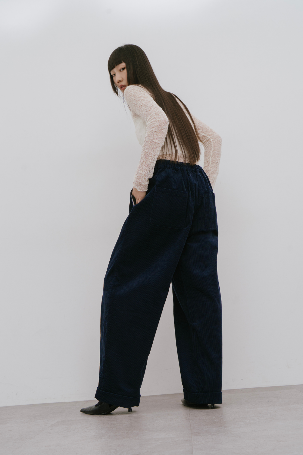 Corduroy roll up curved pants