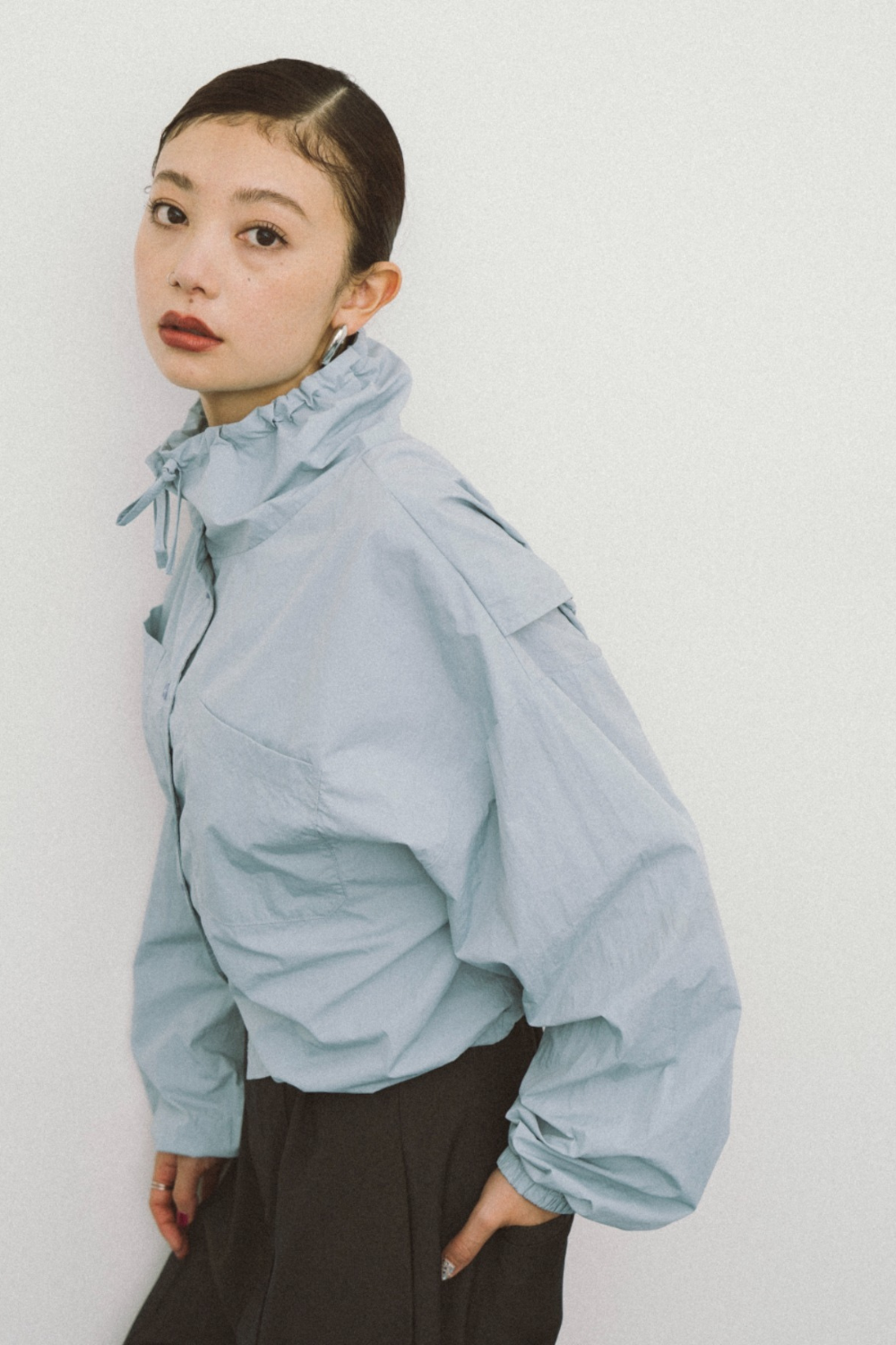 Drawstring stand collar shirt