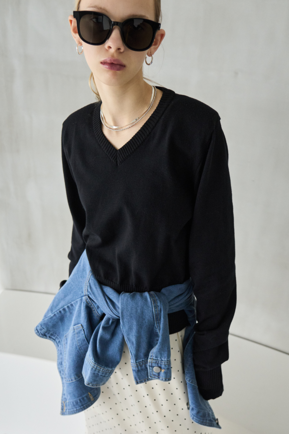 Power shoulder v-neck knit