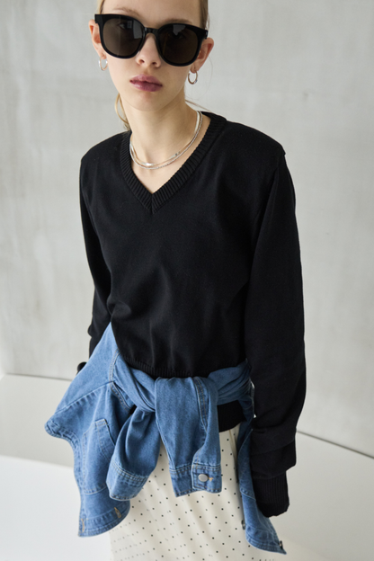 Power shoulder v-neck knit