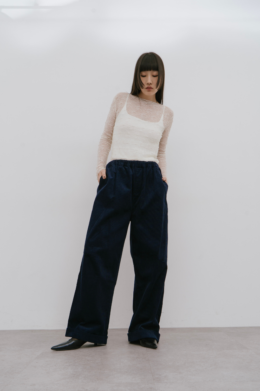 Corduroy roll up curved pants