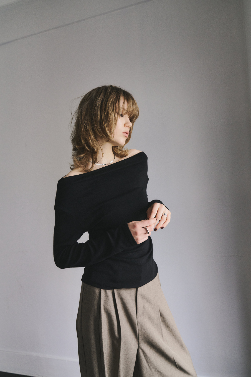 Draped neck off-shoulder long TEE
