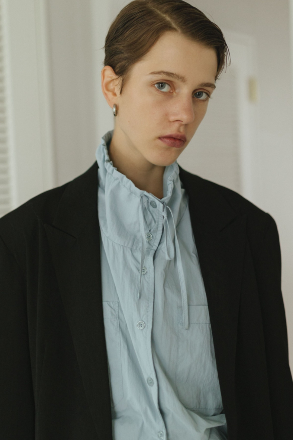 Drawstring stand collar shirt