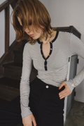 Snap-button henry-neck long sleeve TEE