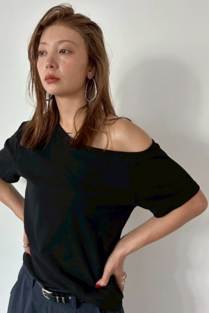 One-shoulder T-shirt