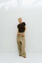 Many tuck cotton barrel pants