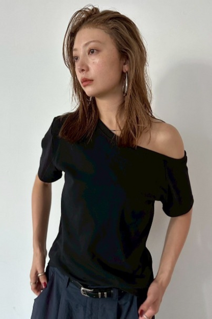 One-shoulder T-shirt