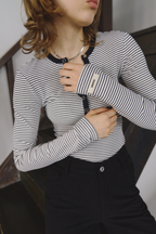 Snap-button henry-neck long sleeve TEE