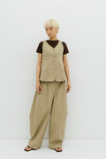 Many tuck cotton barrel pants