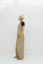 Many tuck cotton barrel pants