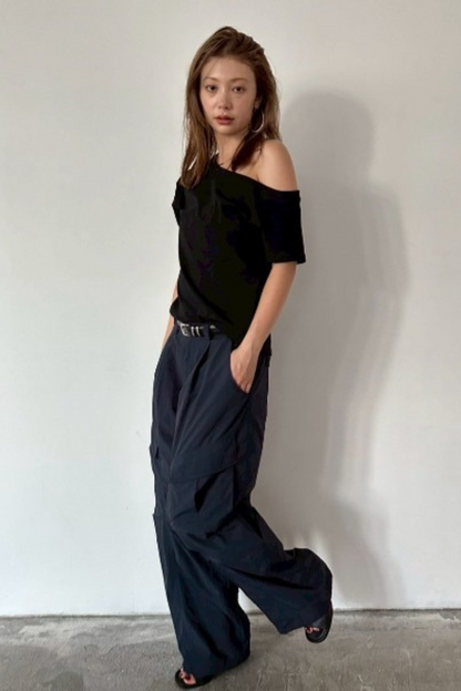 One-shoulder T-shirt