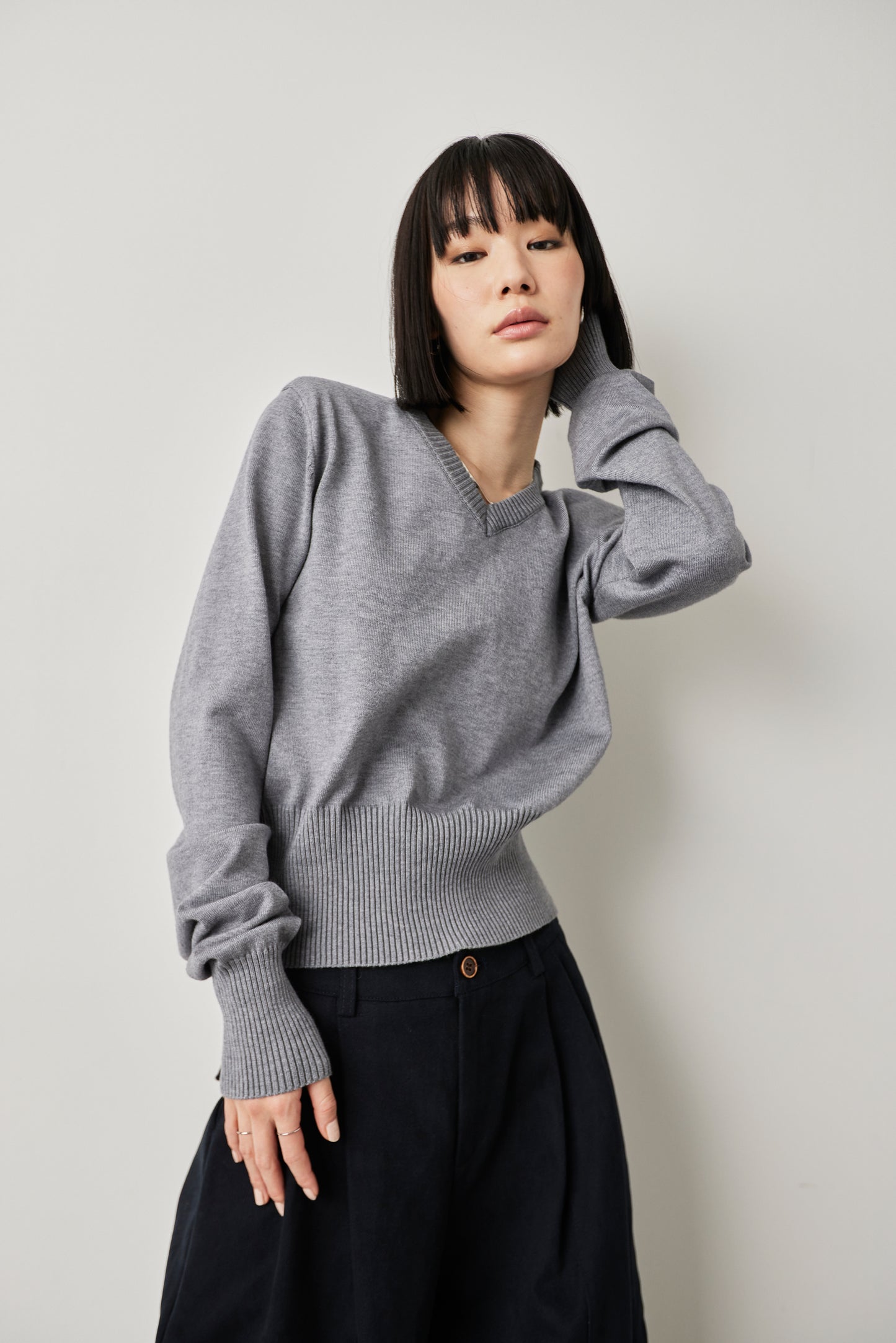 Power shoulder v-neck knit