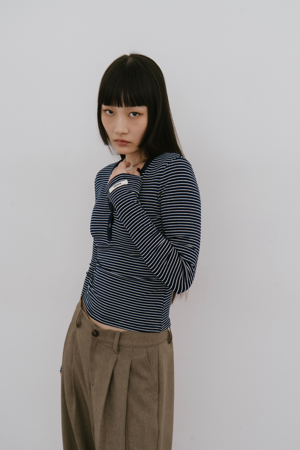 Snap-button henry-neck long sleeve TEE
