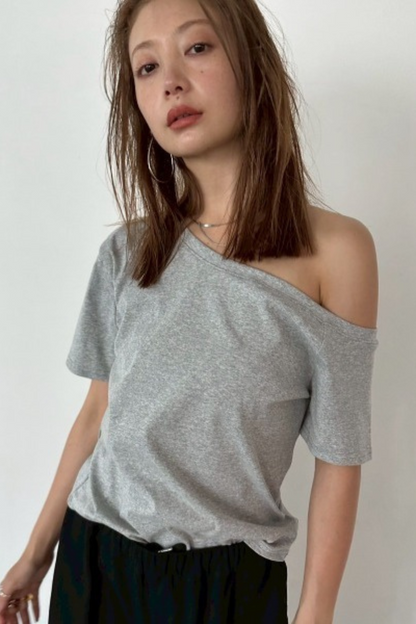 One-shoulder T-shirt