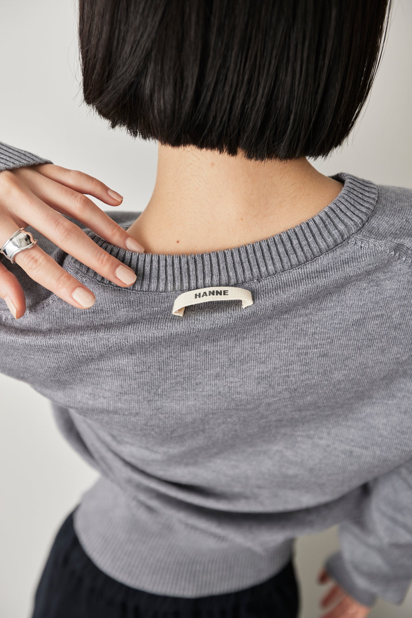 Power shoulder v-neck knit