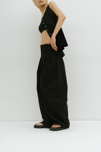 Many tuck cotton barrel pants