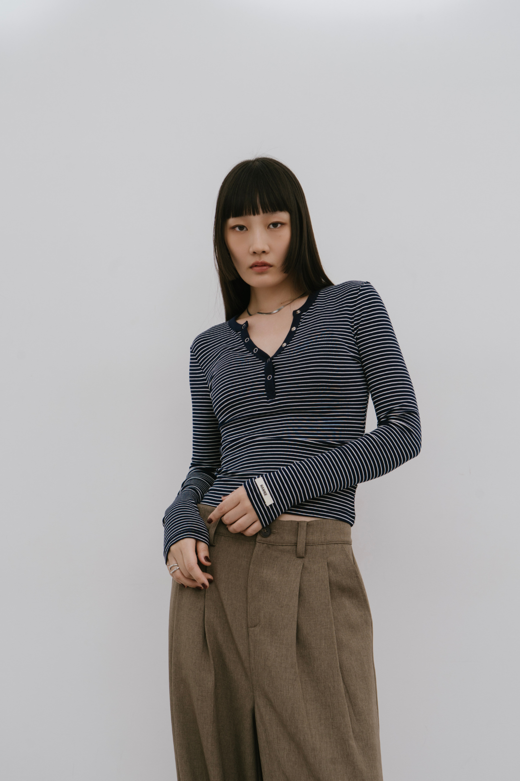 Snap-button henry-neck long sleeve TEE