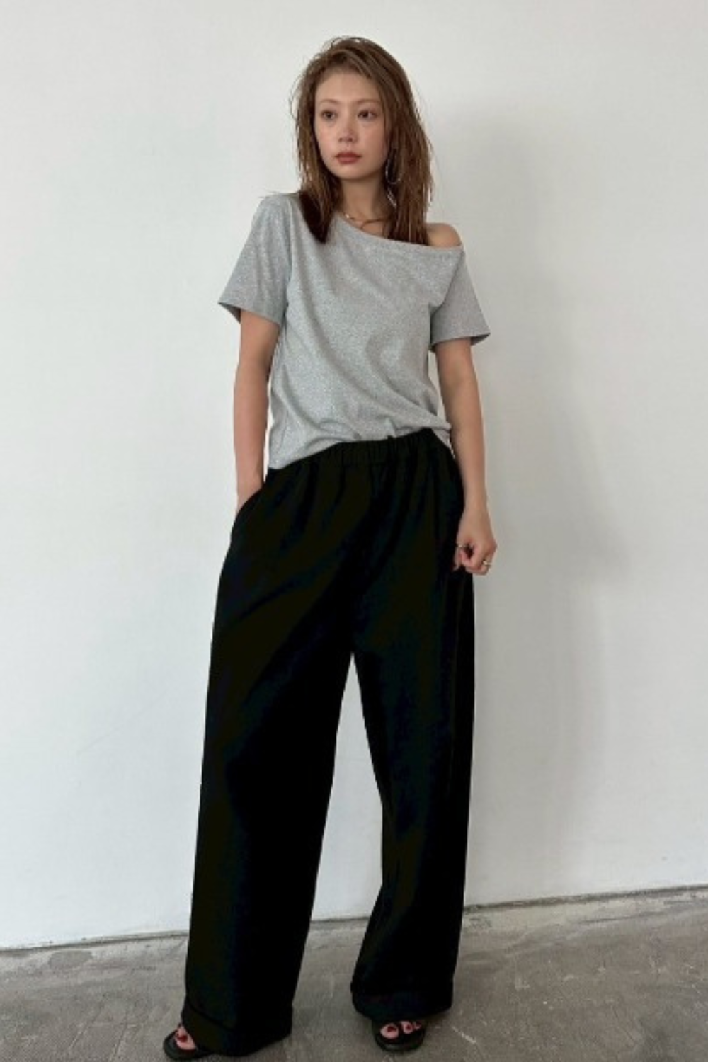 One-shoulder T-shirt