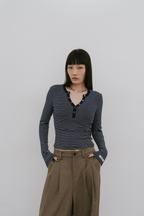 Snap-button henry-neck long sleeve TEE