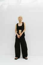 Many tuck cotton barrel pants