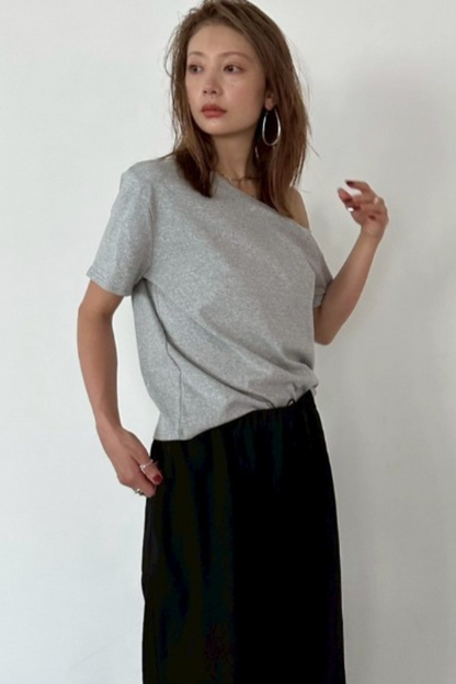 One-shoulder T-shirt
