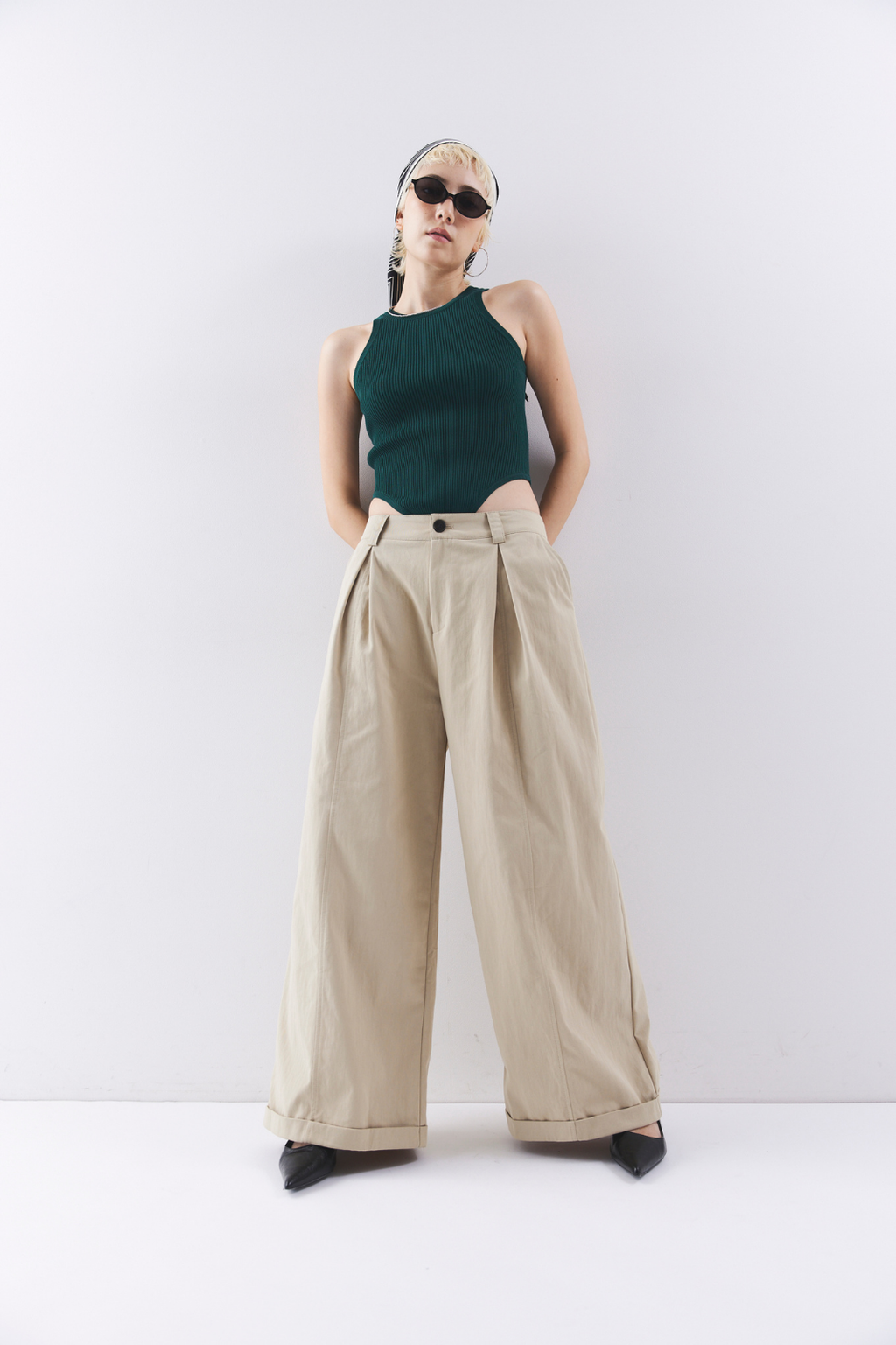 Low rise tuck wide pants
