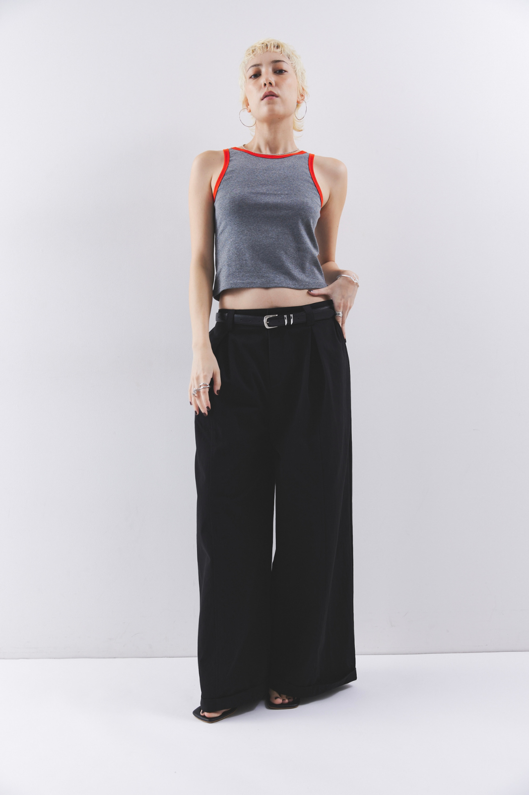 Low rise tuck wide pants