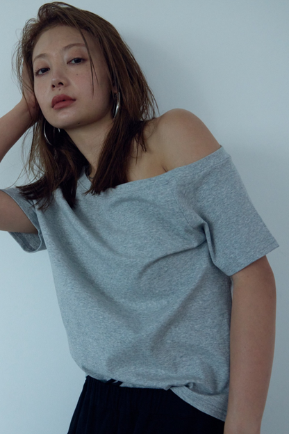 One-shoulder T-shirt
