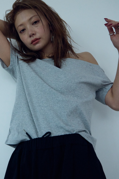One-shoulder T-shirt