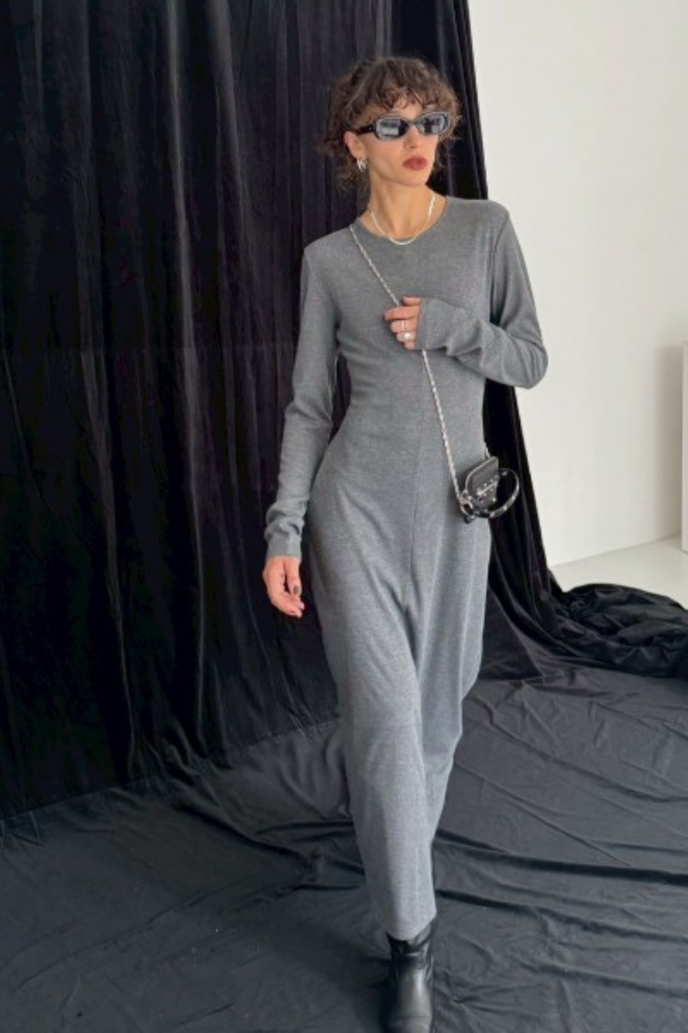 Long-sleeve back cut design dress