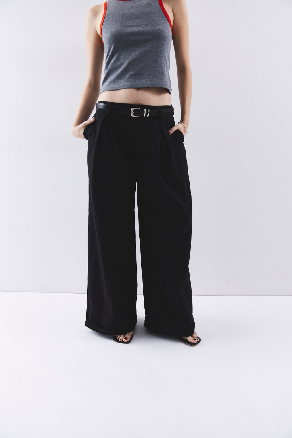 Low rise tuck wide pants