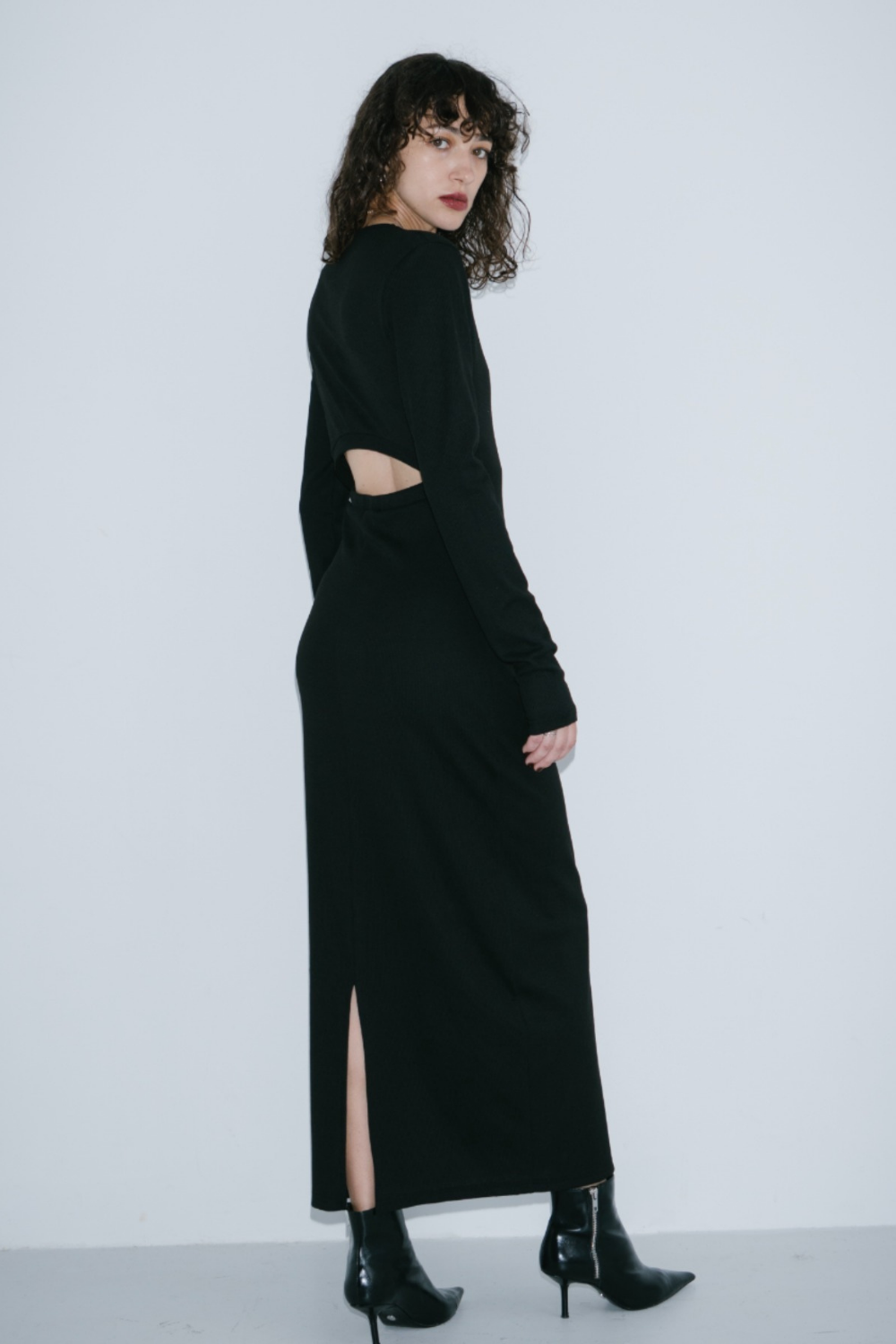 Long-sleeve back cut design dress