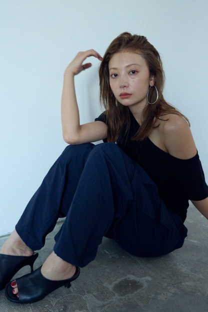 One-shoulder T-shirt