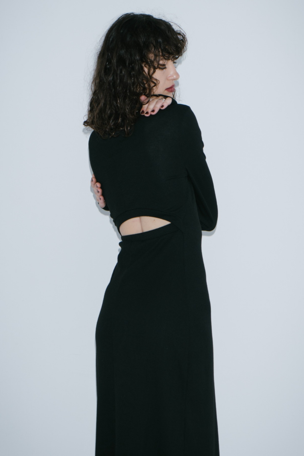 Long-sleeve back cut design dress