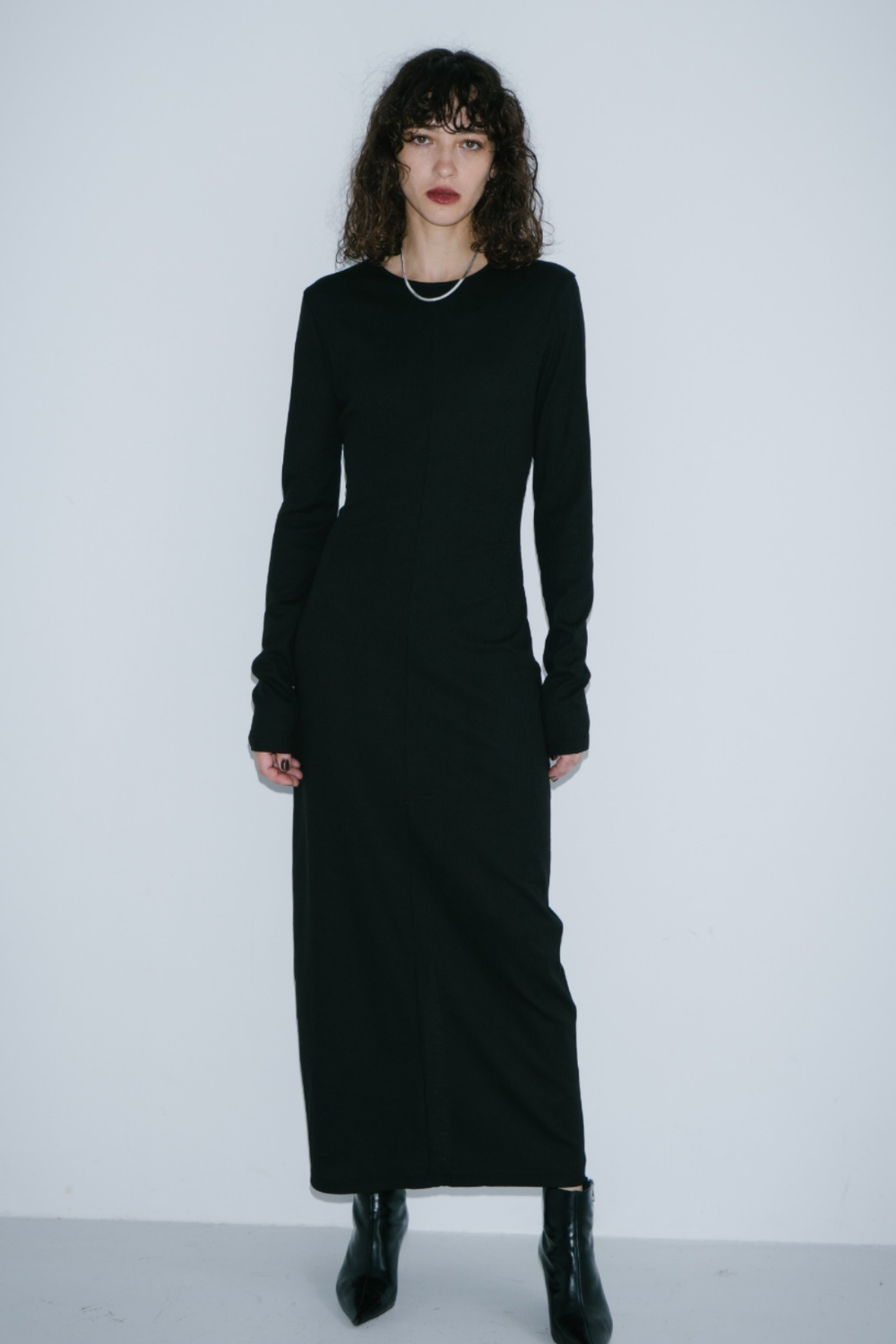 Long-sleeve back cut design dress