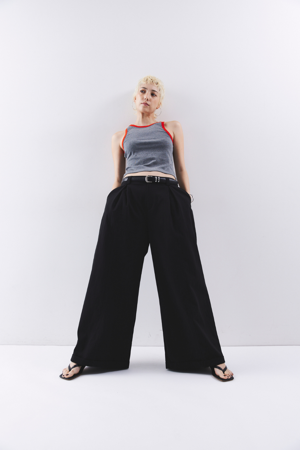 Low rise tuck wide pants