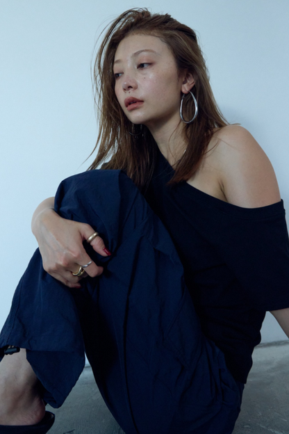 One-shoulder T-shirt