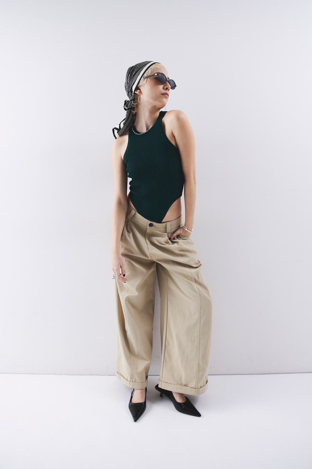 Low rise tuck wide pants