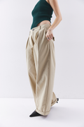 Low rise tuck wide pants