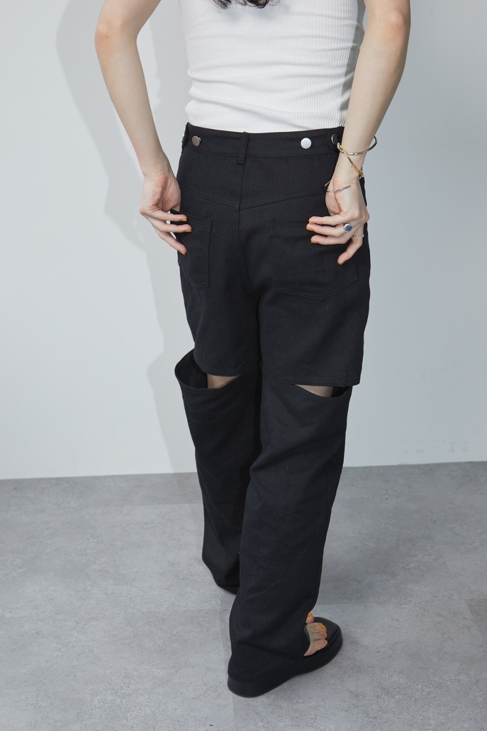 Back slit twill pants