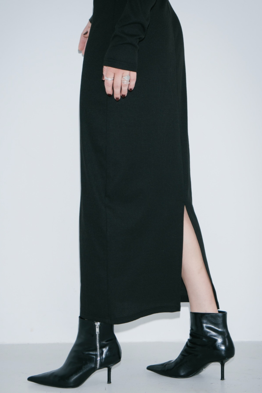 Long-sleeve back cut design dress