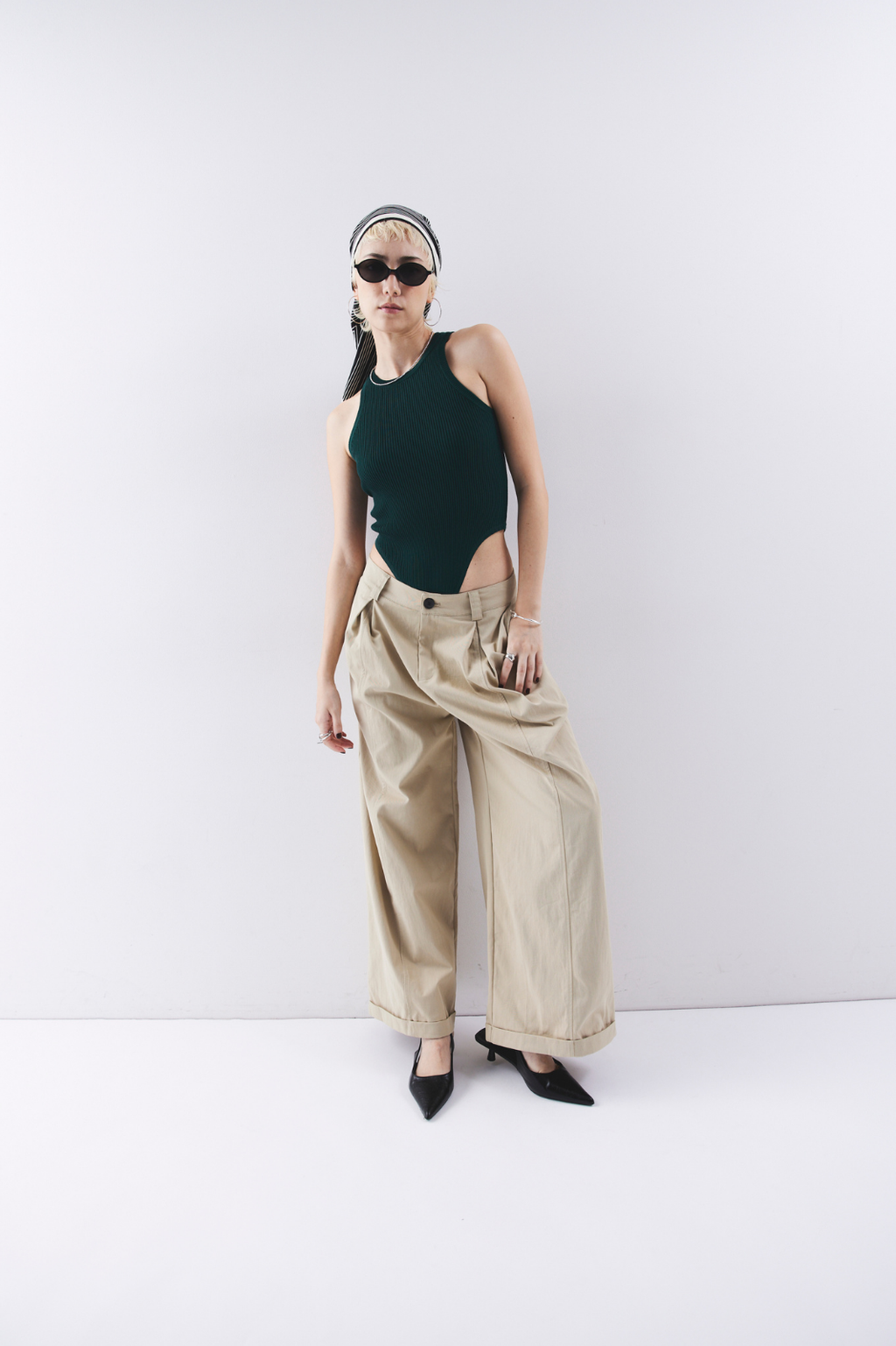 Low rise tuck wide pants
