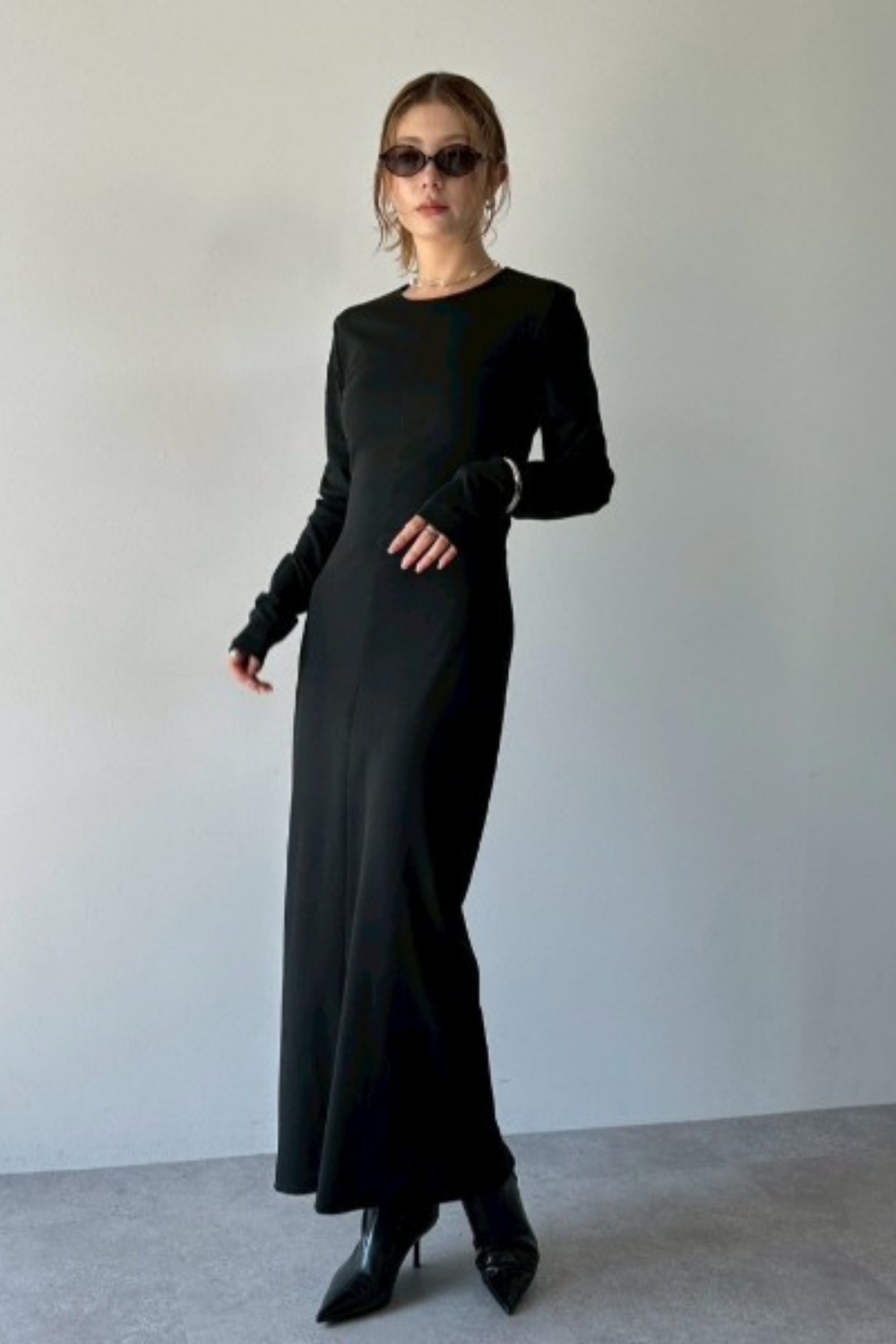 Long-sleeve back cut design dress