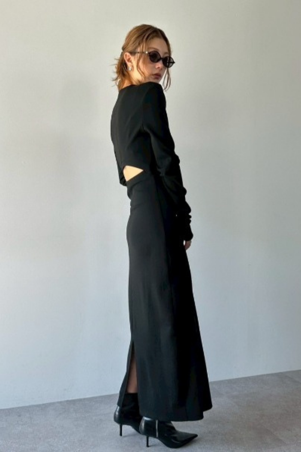 Long-sleeve back cut design dress