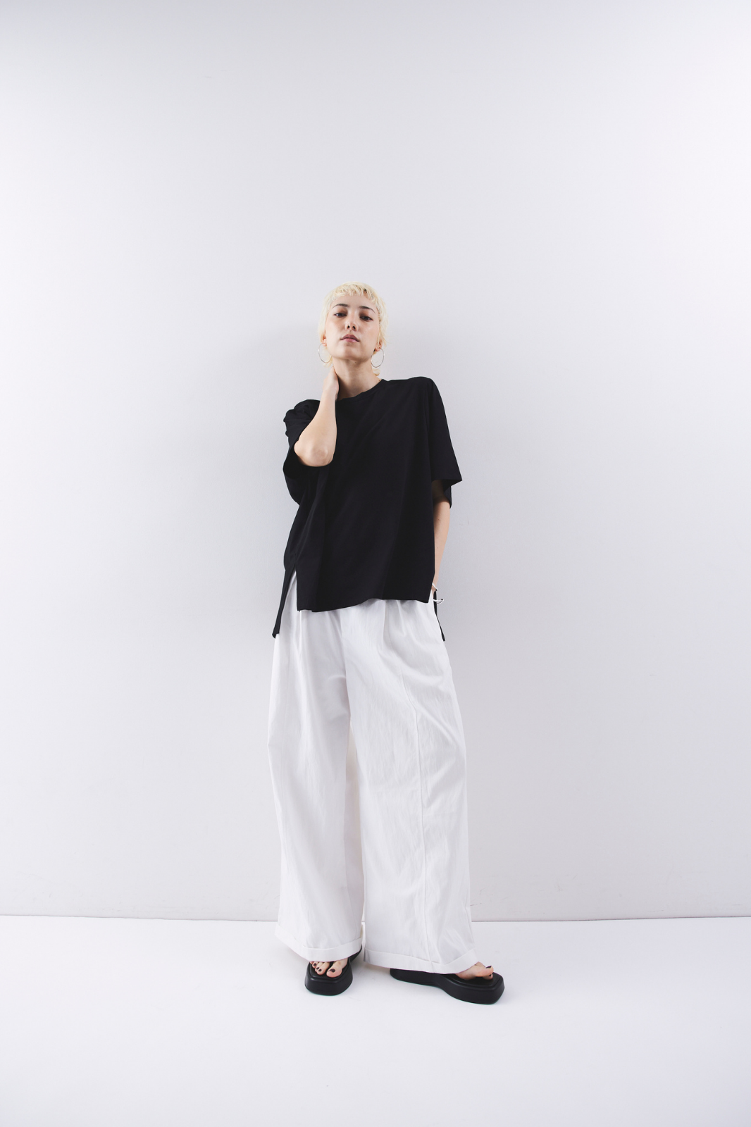 Low rise tuck wide pants