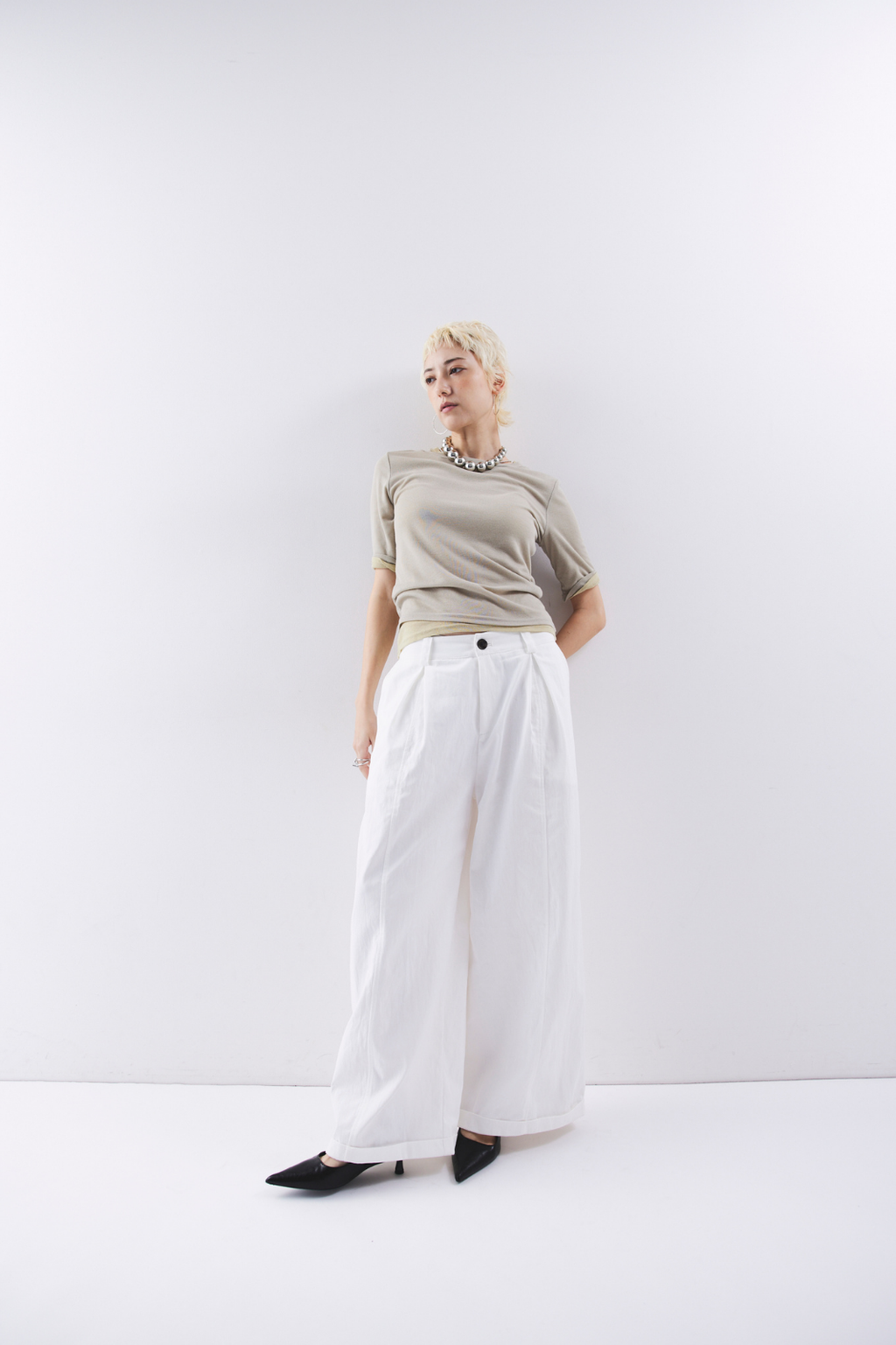 Low rise tuck wide pants