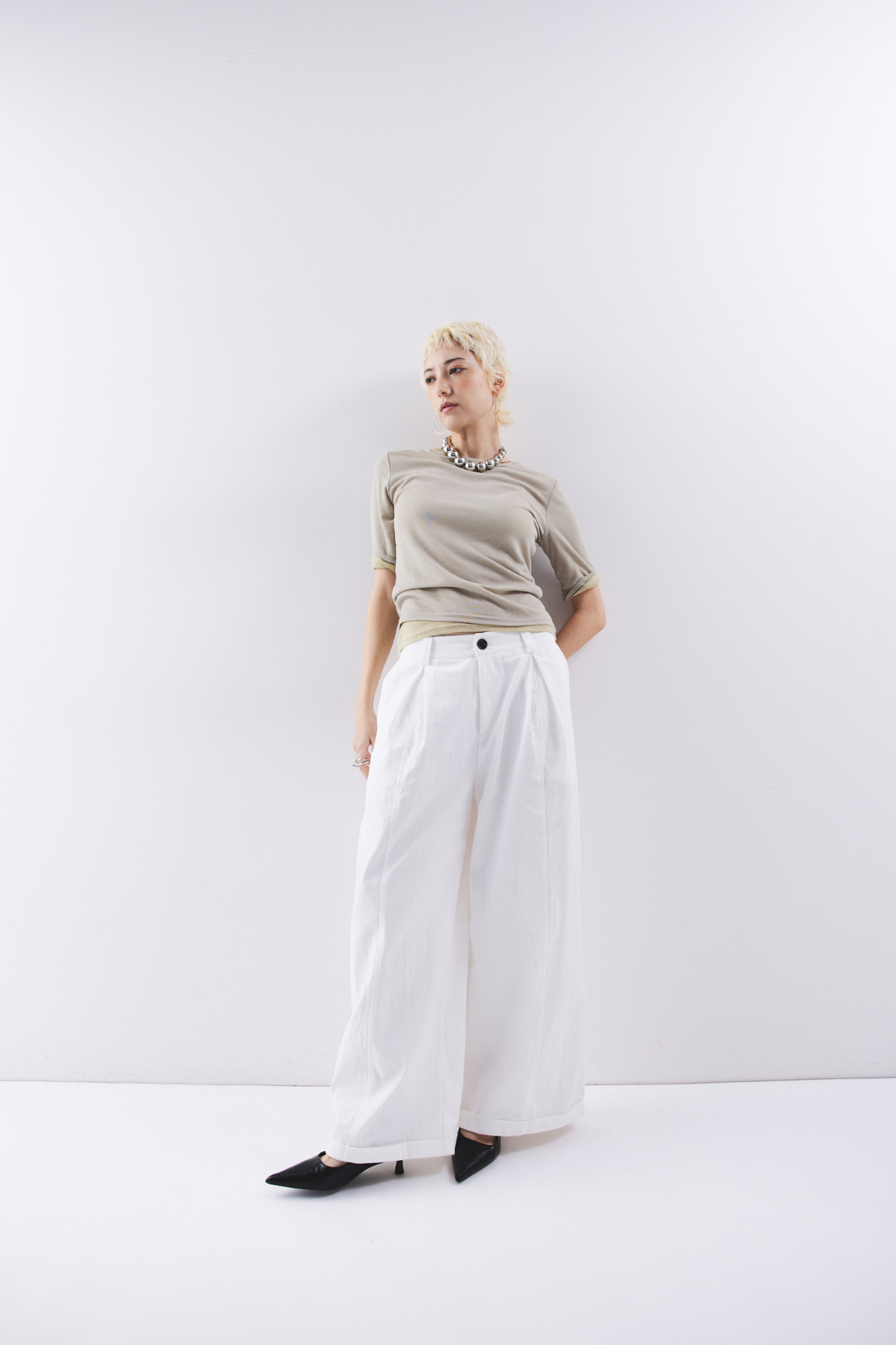 Low rise tuck wide pants