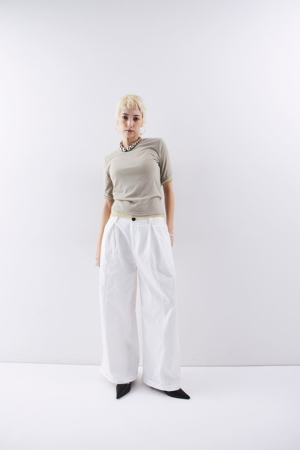 Low rise tuck wide pants