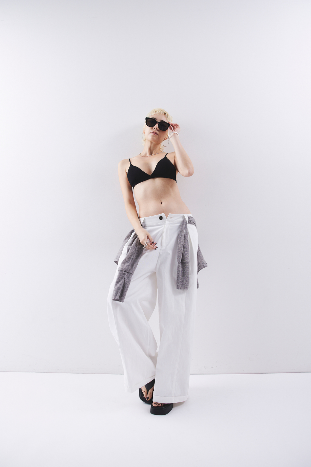 Low rise tuck wide pants